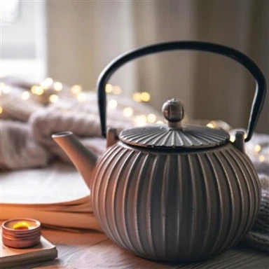 Efektní litinová konvice